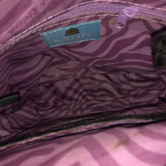 Kathy Van Zeeland crossbody - Picture 2 of 2